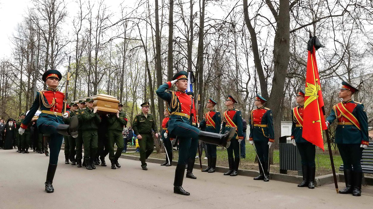 Участие Председателя Государственной Думы С.Е.Нарышкина в церемонии перезахоронения праха великого князя Николая Николаевича (младшего) и его супруги великой княгини Анастасии Николаевны. Мемориальный парк героев первой мировой войны.