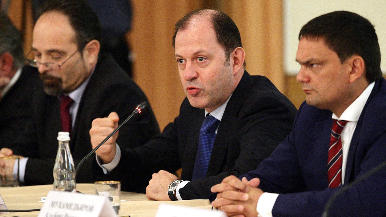 Заседание Совета непарламентских партий при Председателе Государственной Думы Федерального Собрания Российской Федерации
<br />
Леонтьев Александр, Митволь Олег и Мухамедьяров Альберт