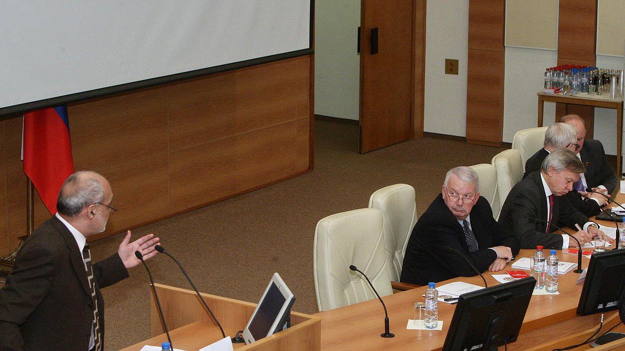 Парламентские слушания Комитета Государственной Думы по международным делам на тему "Россия-США: временное обострение или новая "холодная война"?".