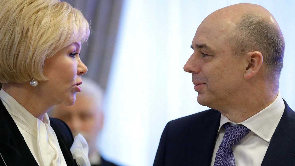 Встреча министров правительства РФ в Гербовом зале перед выступлением Премьер-министра РФ Дмитрия на пленарном заседании в Государственной Думе РФ.