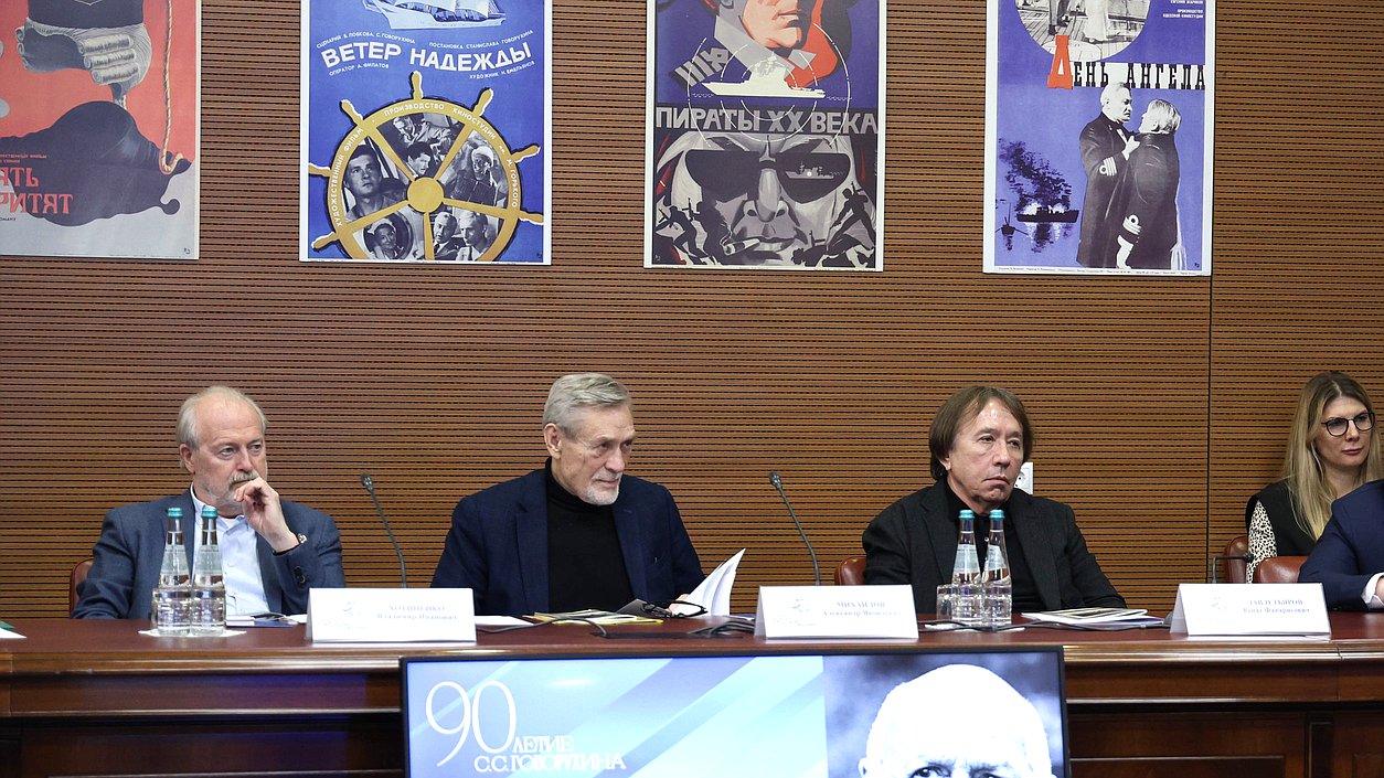 Режиссер Владимир Хотиненко, актер Александр Михайлов и режиссер Ренат Давлетьяров