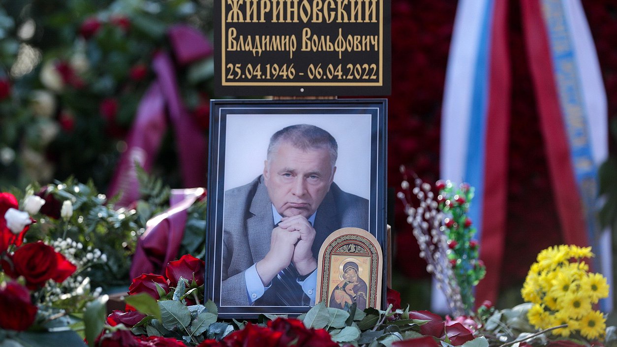 Председатель Государственной Думы Вячеслав Володин посетил могилу Владимира Жириновского на Новодевичьем кладбище