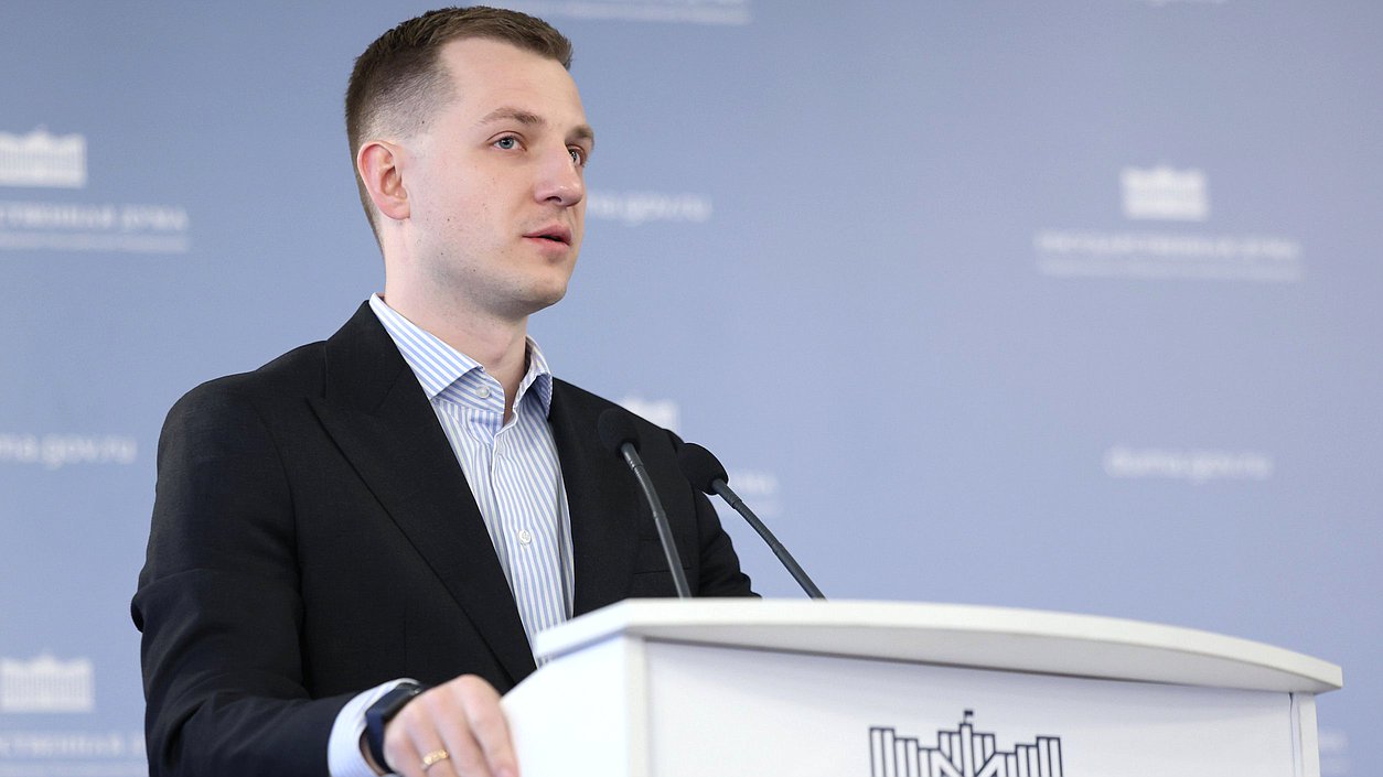 Председатель Комитета по молодежной политике Артем Метелев