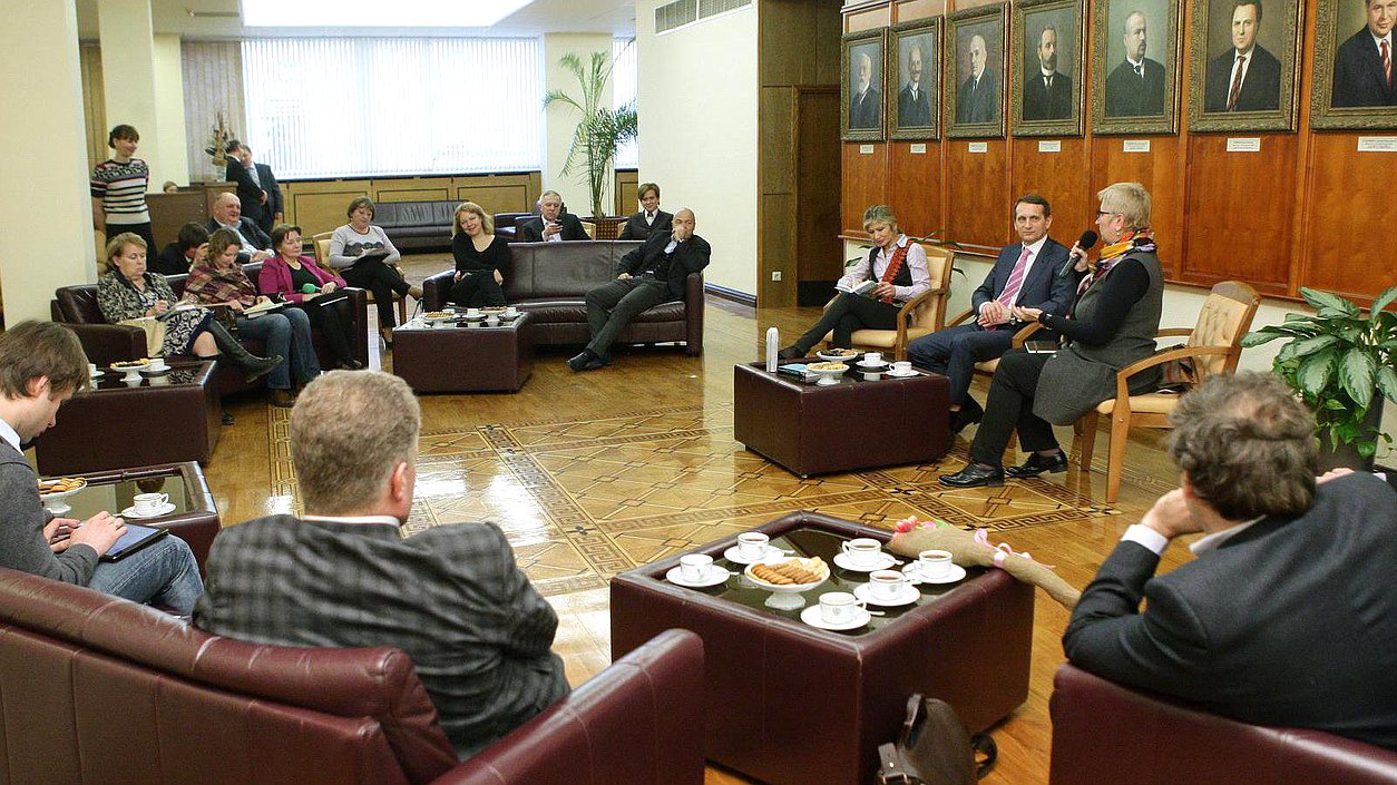 Первое заседание медиаклуба парламентских журналистов. Презентация нового романа Татьяны Устиновой "Сто лет пути".