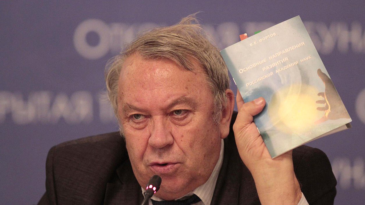 открытая трибуна, 10.07.2013 
на снимке: Владимир Фортов