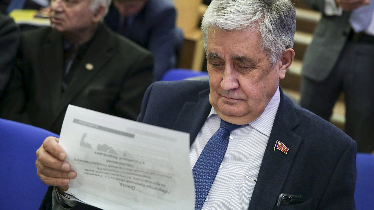 Первый заместитель Председателя Комитета по бюджету и налогам Валентин Шурчанов