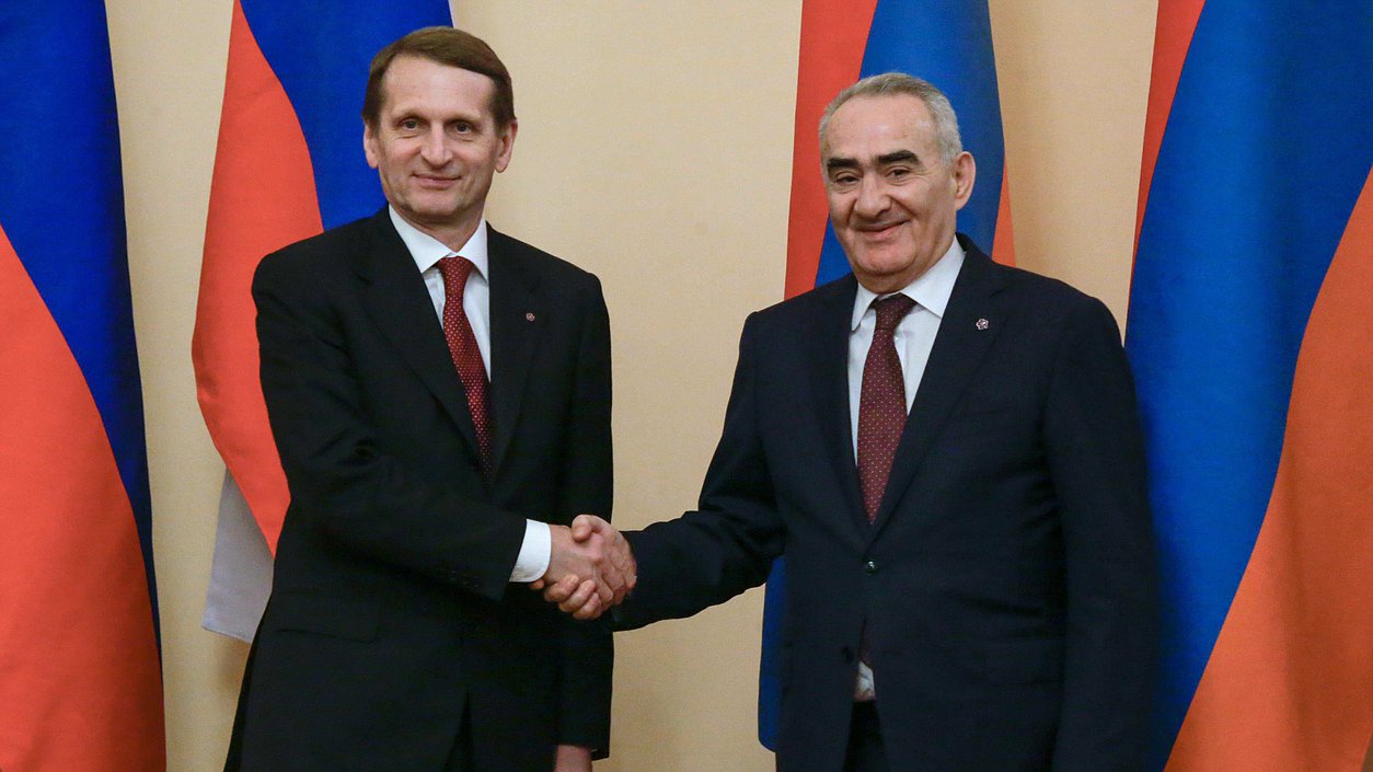 Рабочий визит Председателя Государственной Думы Федерального Собрания Российской Федерации С.Е. Нарышкина в Республику Армения. Встреча с Председателем Национального Собрания Республики Армения Г.Г. Саакяном в расширенном составе.