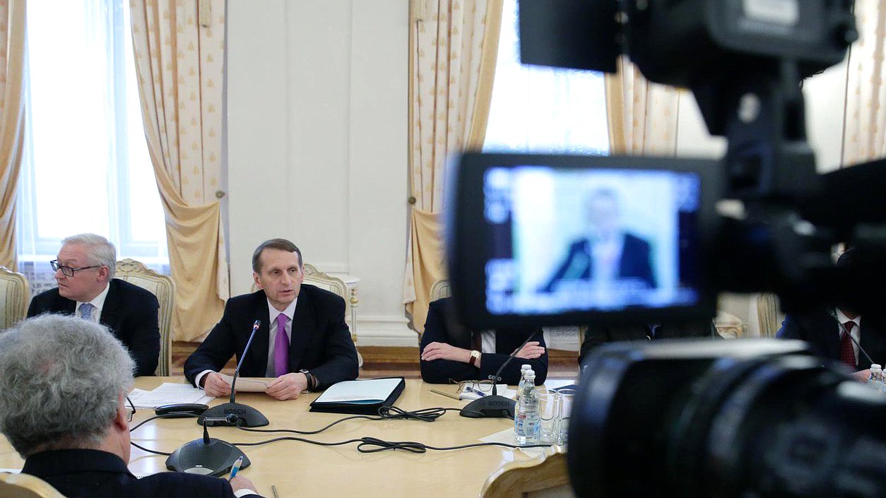   Совместное заседание президиума Совета Российского исторического общества, Совета по внешней и оборонной политике и общероссийской общественной организации "Деловая Россия" на тему "Карибский кризис: уроки истории".