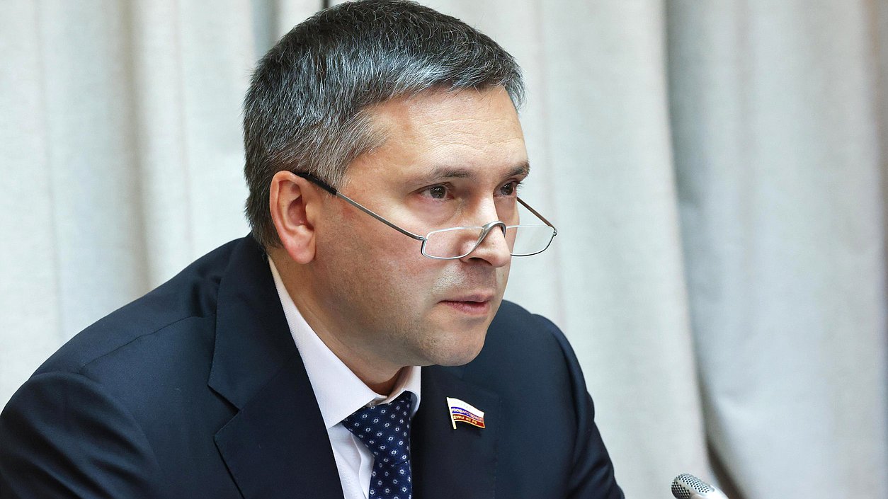 Председатель Комитета по экологии, природным ресурсам и охране окружающей среды Дмитрий Кобылкин