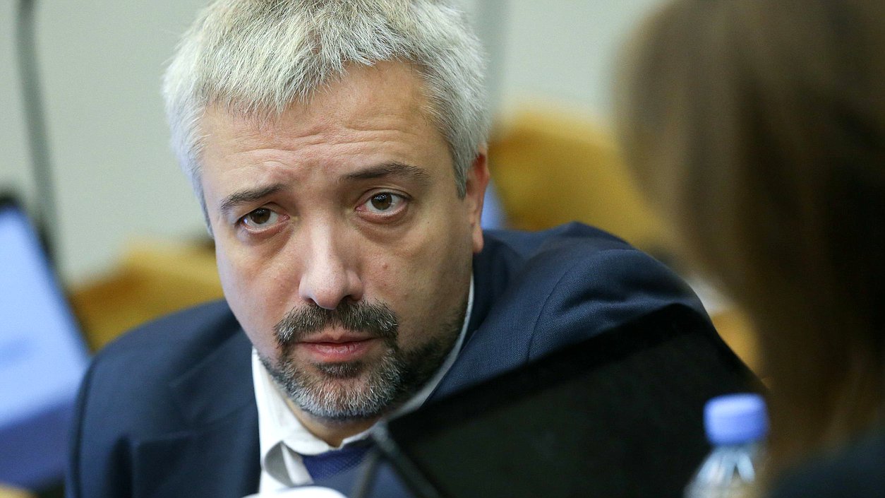 Член Комитета по международным делам Евгений Примаков