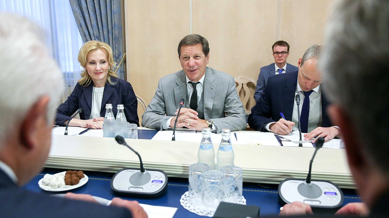 Deputy Speaker of the State Duma Irina Iarovaia and First Deputy Chairman of the State Duma Aleksandr Zhukov