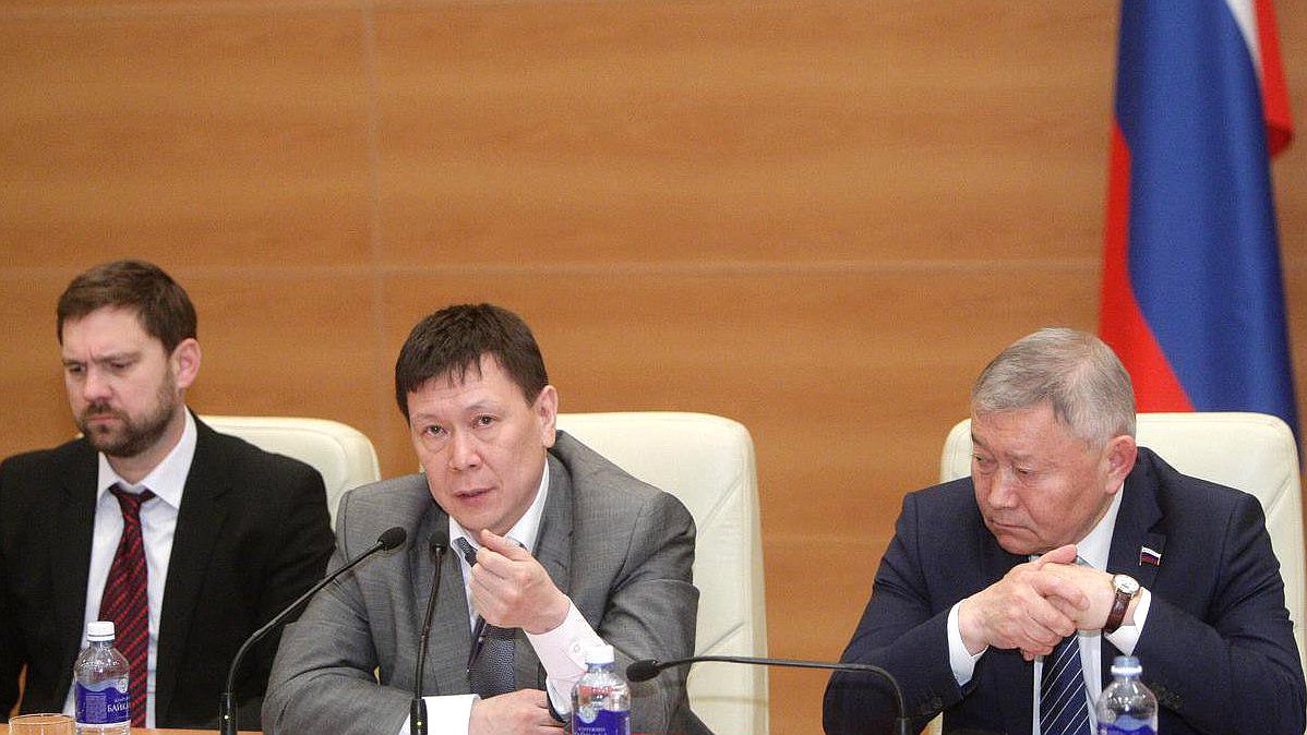 Парламентские слушания Комитета Государственной Думы по делам национальностей на тему "Законодательное обеспечение жизнедеятельности коренных малочисленных народов Севера, Сибири и Дальнего Востока Российской федерации".