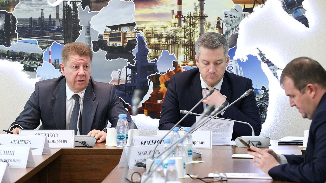 Заместители Председателя Комитета по защите конкуренции Алексей Ситников и Антон Гетта