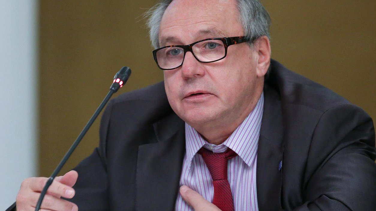  "Открытая трибуна" по теме о Кризисе доверия между Россией и Европой.