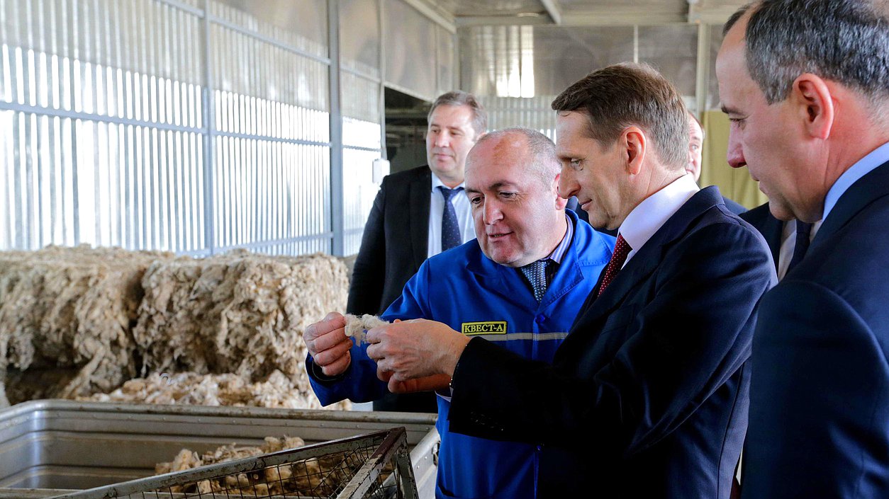   Посещение ООО "Квест". Осмотр цеха сортировки шерсти.