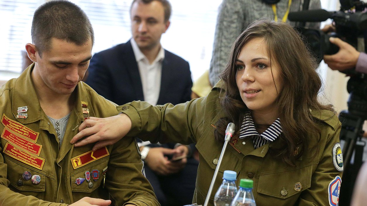 Встреча членов Комитета по физической культуре, спорту, туризму и делам молодежи с бойцами студенческих отрядов Алтайского края