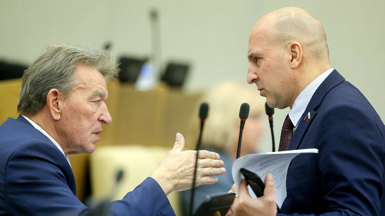 Член Комитета по природным ресурсам, собственности и земельным отношениям Николай Антошкин