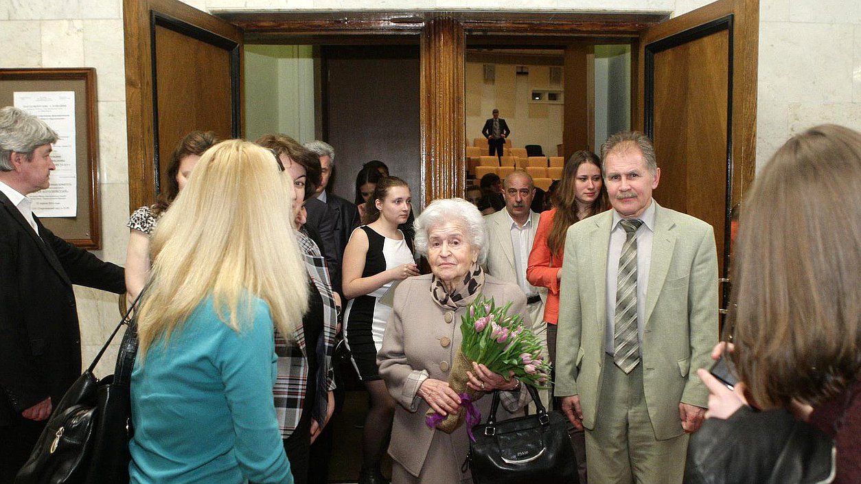 2014 04 21 . Лекция Ирины Антоновой. Вопрос от слушателя.