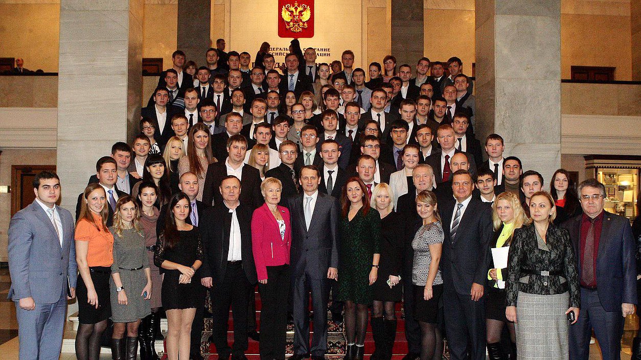 Специальное заседание Общественной молодёжной палаты при Государственной Думе. Памятное фотографирование.