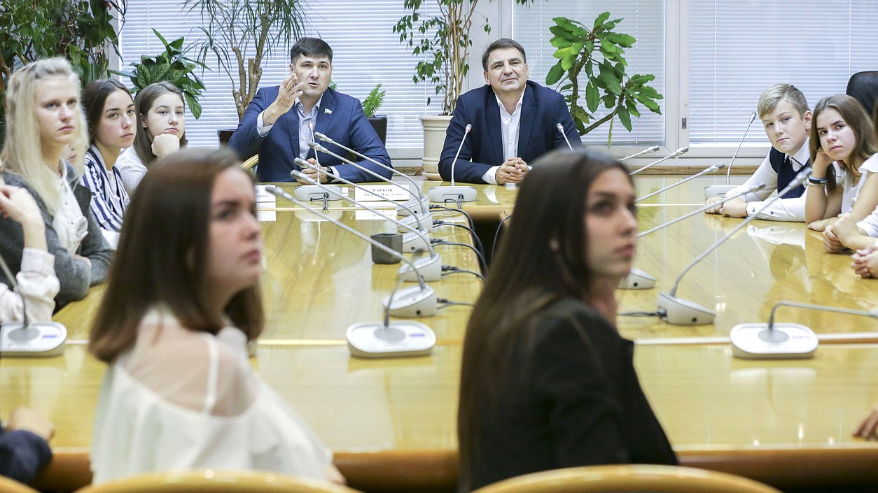 Встреча депутатов с учениками МБОУ «Подгоренского лицея имени Н.А. Белозерова» Россошанского района Воронежской области