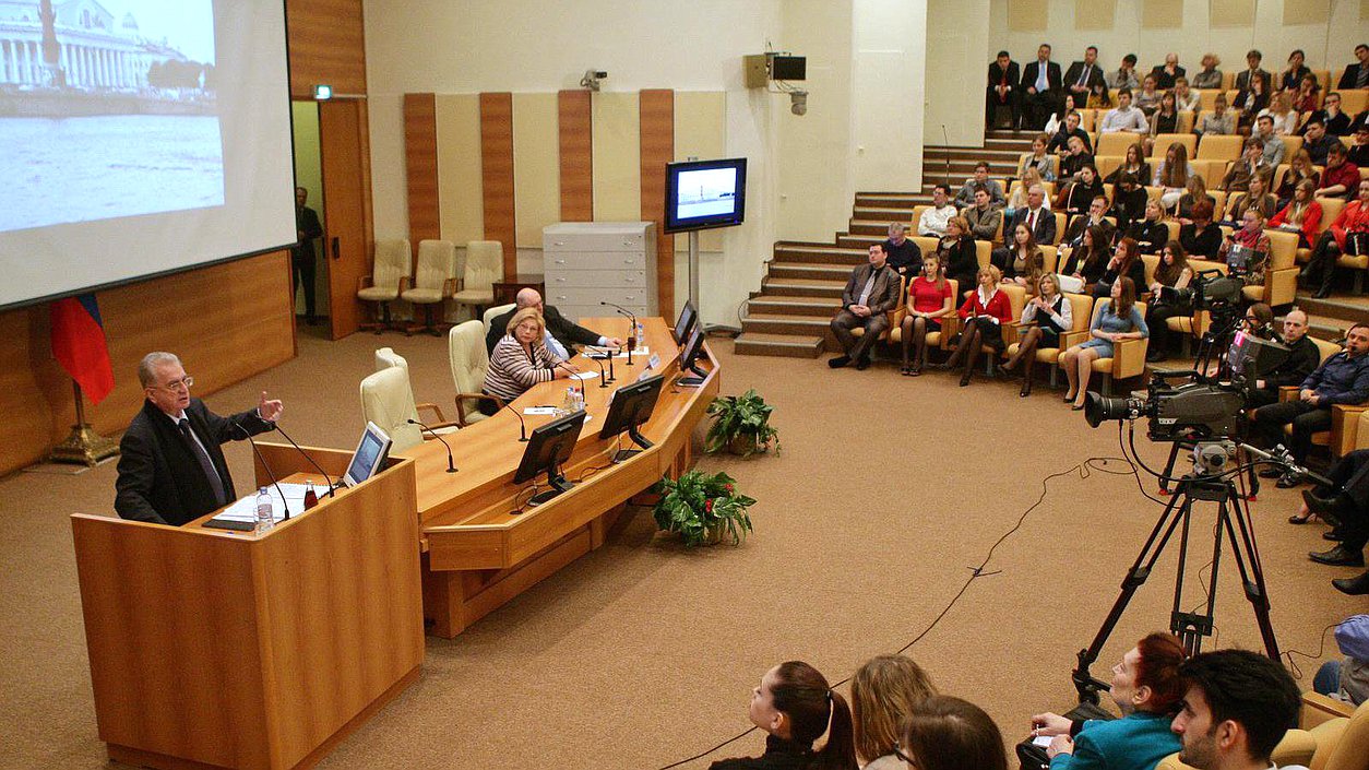    Лекция Михаила Пиотровского на тему: "Культура как судьба нации".