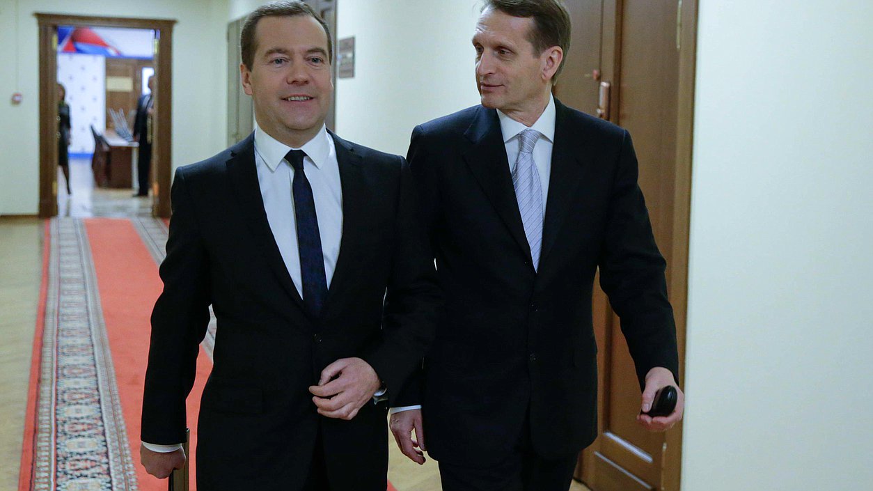 Премьер - министр РФ Дмитрий Медведев и спикер Госдумы РФ Сергей Нарышкин перед пленарным заседанием Государственной Думы РФ.