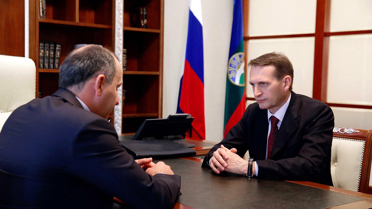   Встреча Сергея Нарышкина с главой Карачаево-Черкесской Республики Рашидом Темрезовым и членами Народного Собрания (Парламента) Карачаево-Черкесской Республики.