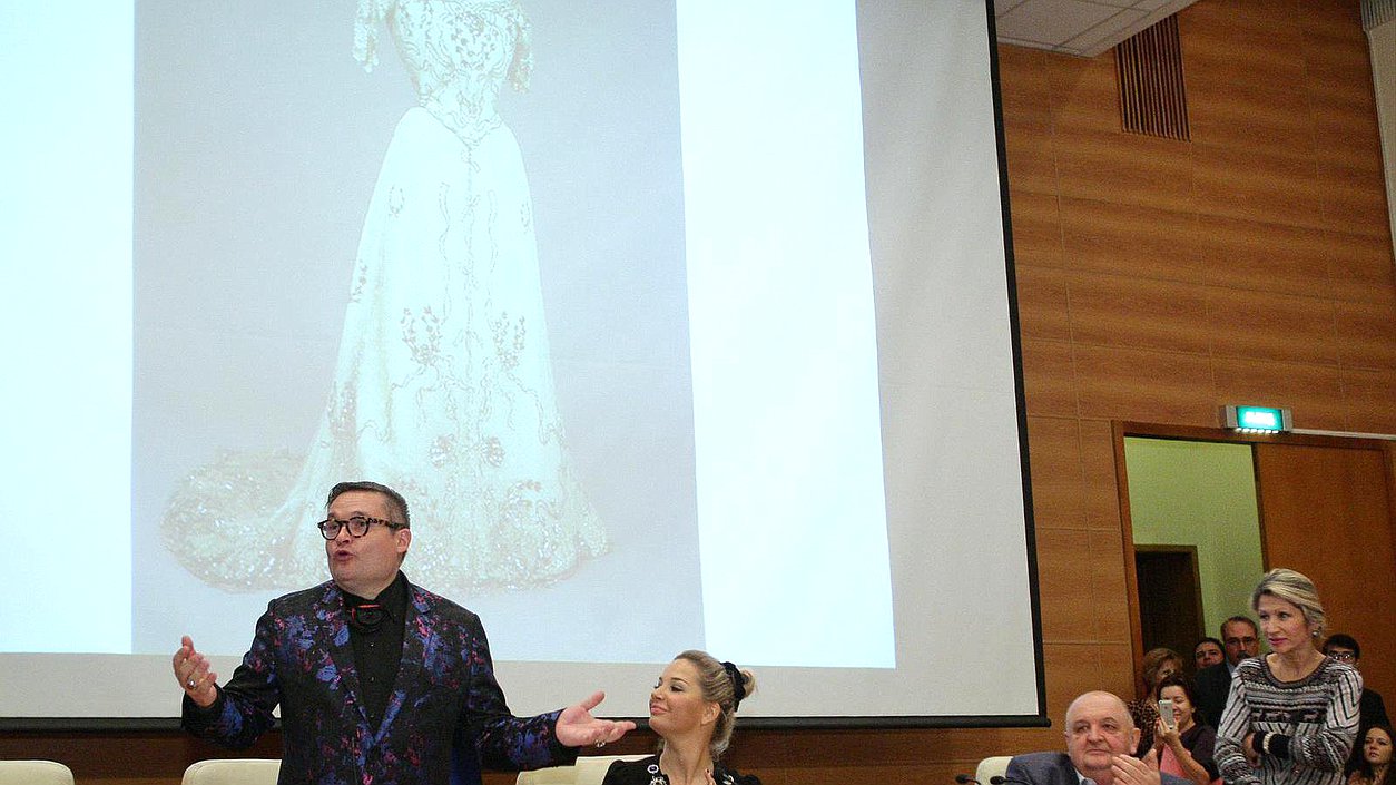   Лекция историка моды, искусствоведа Александра Васильева.