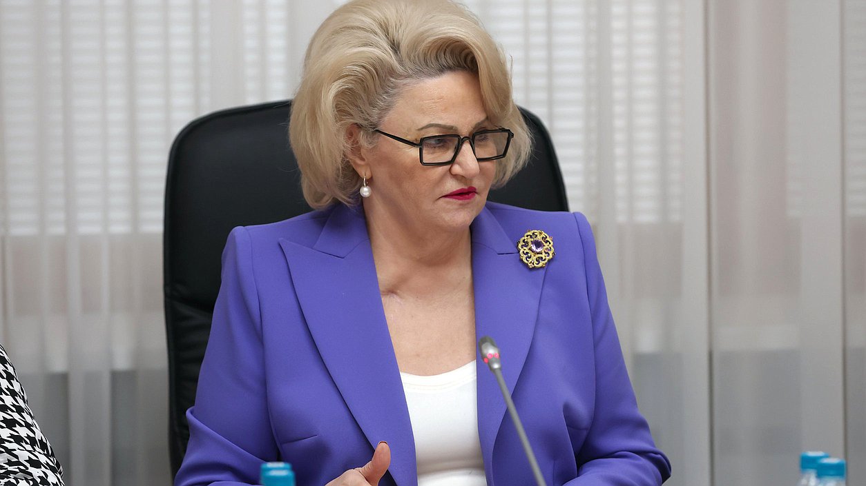 Председатель Комитета по защите семьи, вопросам отцовства, материнства и детства Нина Останина