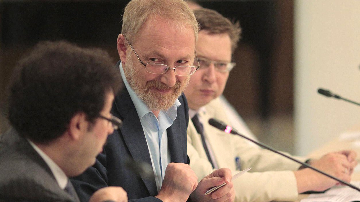 Открытая трибуна, 10.07.2013 
на снимке: Александр Ослон