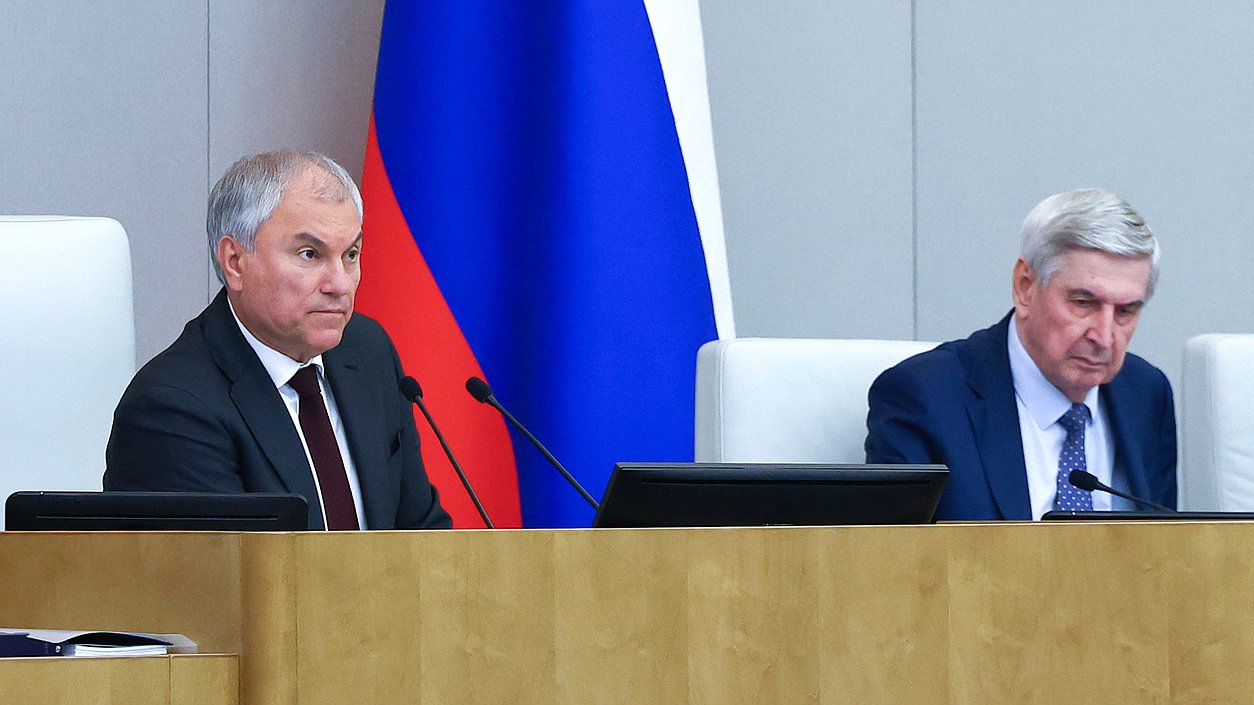 Председатель Государственной Думы Вячеслав Володин и Первый заместитель Председателя Государственной Думы Иван Мельников