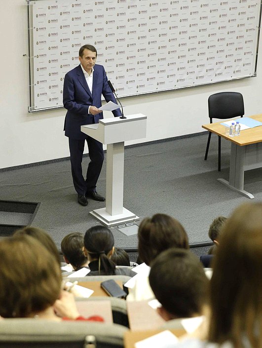 Председатель Государственной Думы С.Е. Нарышкин принял участие в международной образовательной  акции "Тотальный диктант".