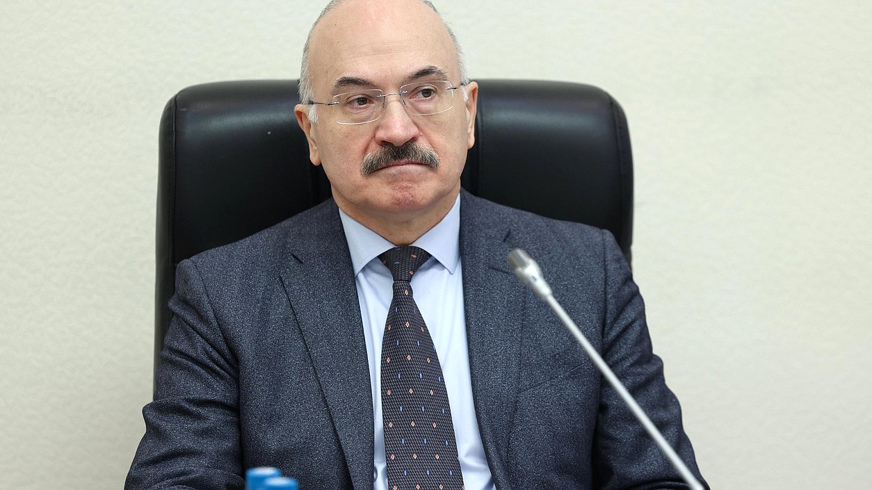 Председатель Комитета по науке и высшему образованию Сергей Кабышев