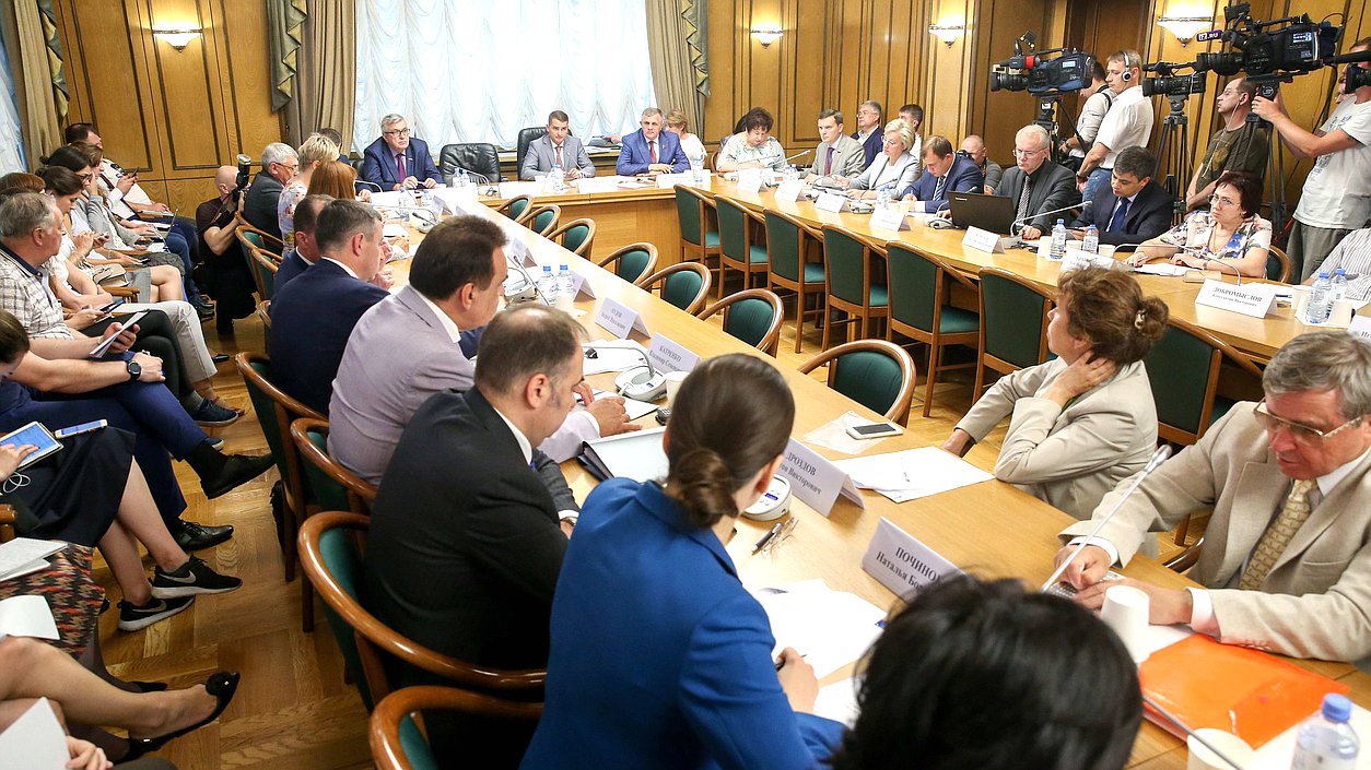 Заседание Комитета по труду, социальной политике и делам ветеранов