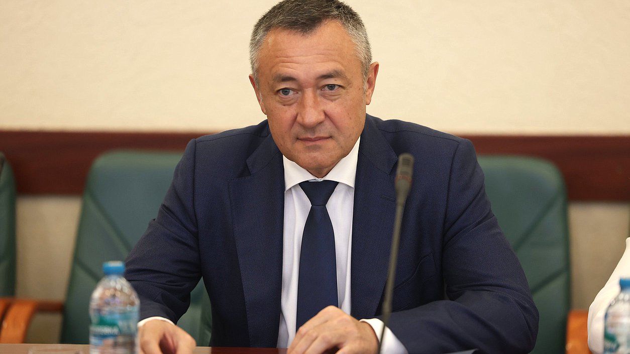 Председатель Комиссии по Регламенту и обеспечению деятельности Государственной Думы Виктор Пинский