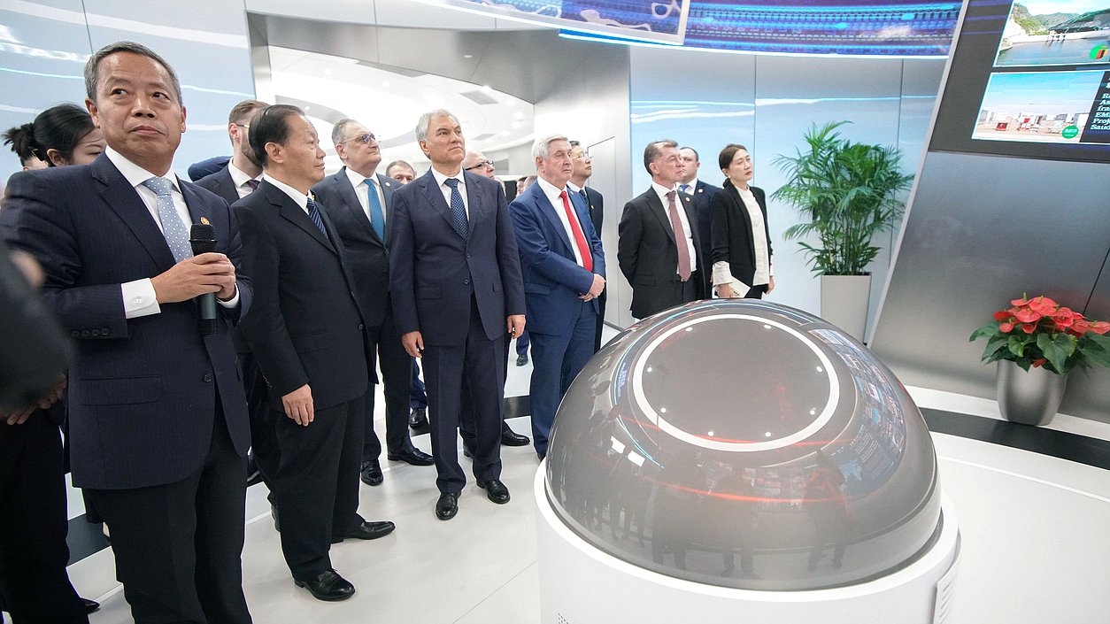 Chairman of the State Duma Vyacheslav Volodin visited the Nanrui Corporation (NARI Group Corporation)