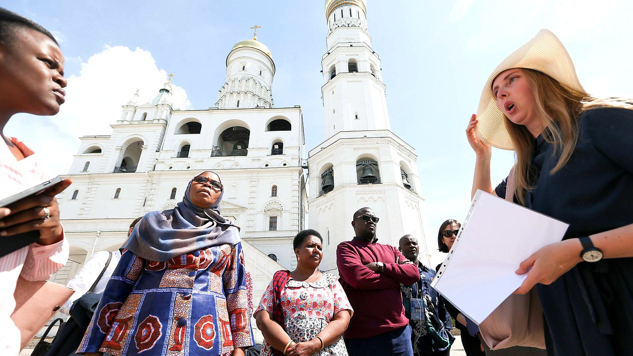 Participants of the International Forum “Development of Parliamentarism” visited the Moscow Kremlin