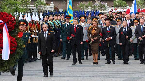 Председатель Государственной Думы Сергей Нарышкин принял участие в церемонии возложения венка к Могиле Неизвестного Солдата