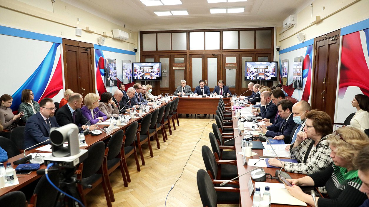 Заседание Комитета по охране здоровья с участием Министра здравоохранения РФ Михаила Мурашко