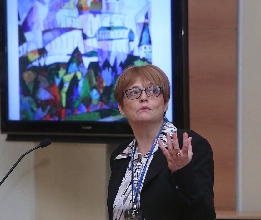 Лекция руководителя факультета гуманитарных наук Высшей школы экономики Елены Пенской «...Срываться, ревнуя к Копернику... (Искусство удивлять или "поразительная литература": от авангарда к постмодернизму)». 
