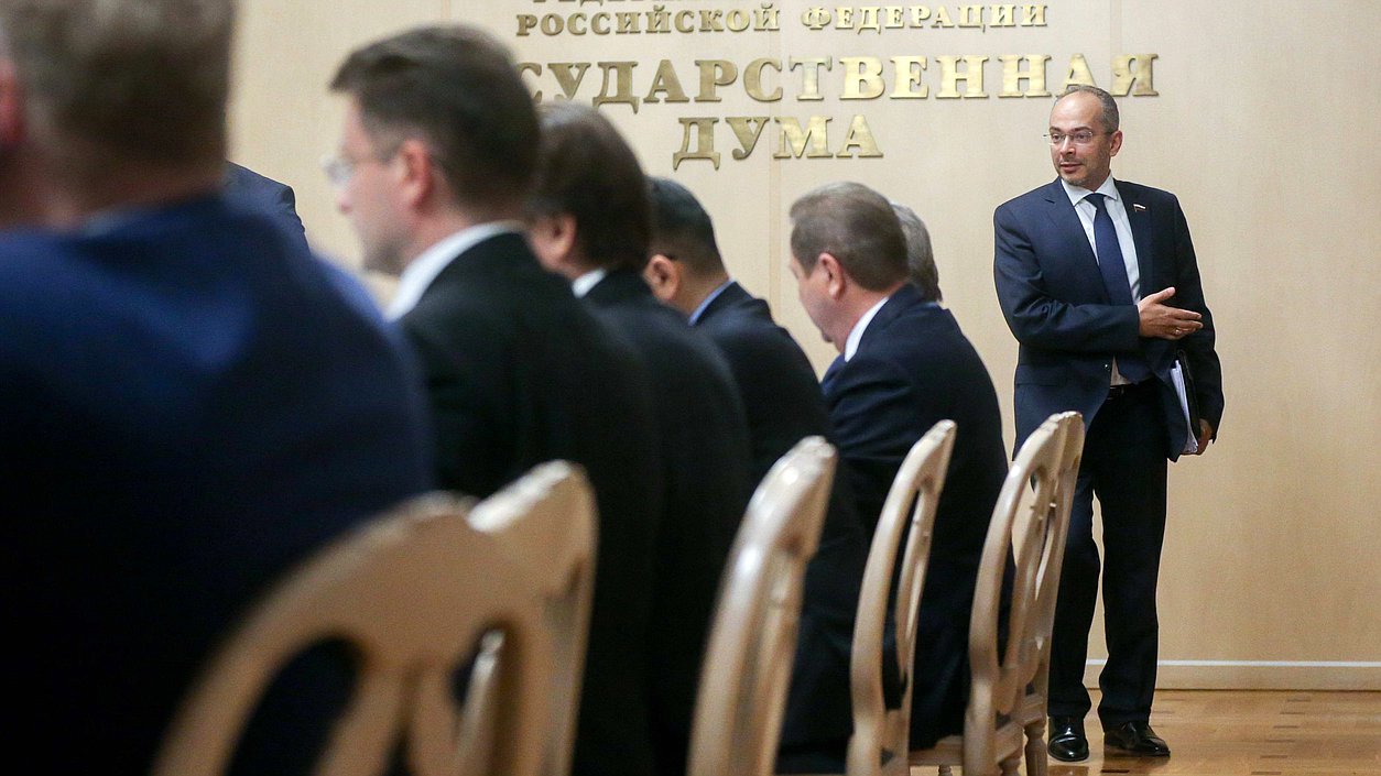 Председатель Комитета по природным ресурсам, собственности и земельным отношениям Николай Николаев