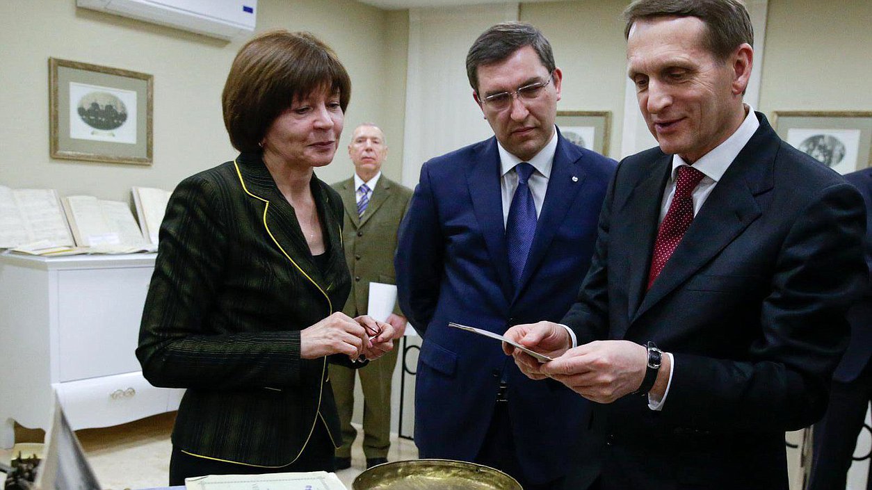 Рабочая поездка Председателя Государственной Думы Сергея Нарышкина в Уральский федеральный округ. Осмотр выставки, посвященной истории предпринимательства.