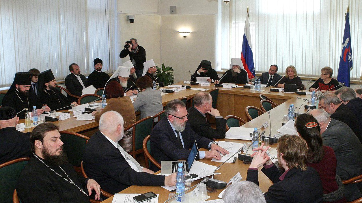 Заседание секции "Духовно-нравственное воспитание в российской школе: состояние, проблемы, перспективы".