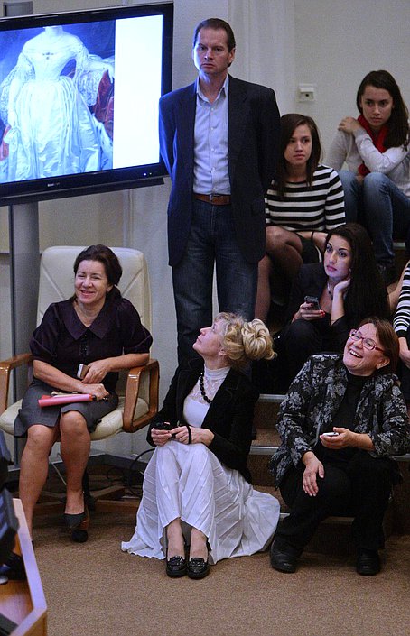   Лекция историка моды, искусствоведа Александра Васильева.