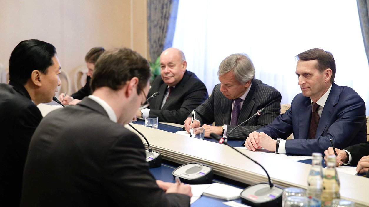 Встреча Председателя Государственной Думы Федерального Собрания Российской Федерации Сергея Нарышкина с экс-премьером Японии Юкио Хатоямой.