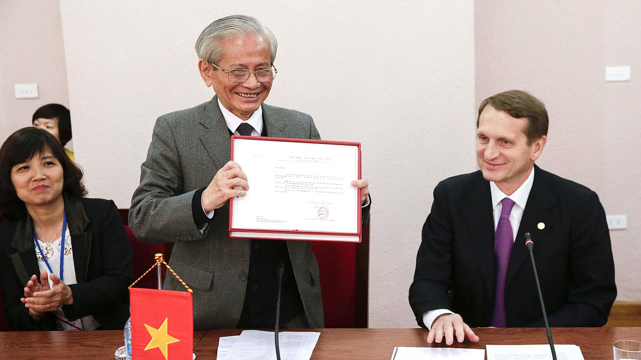 Круглый стол с участием членов Вьетнамского исторического общества. 