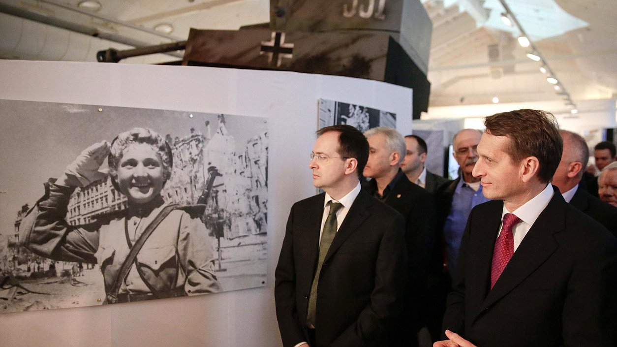 Открытие выставки "Помни. Преступления нацизма. Освободительная миссия Красной армии в Европе".