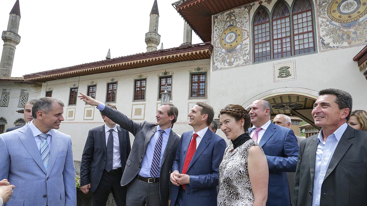   Рабочая поездка в Крымский федеральный округ. Осмотр ханского дворца в Бахчисарае.