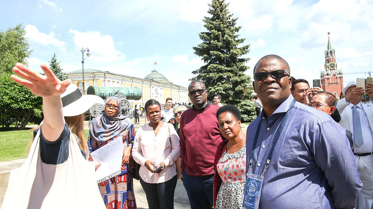 Participants of the International Forum “Development of Parliamentarism” visited the Moscow Kremlin