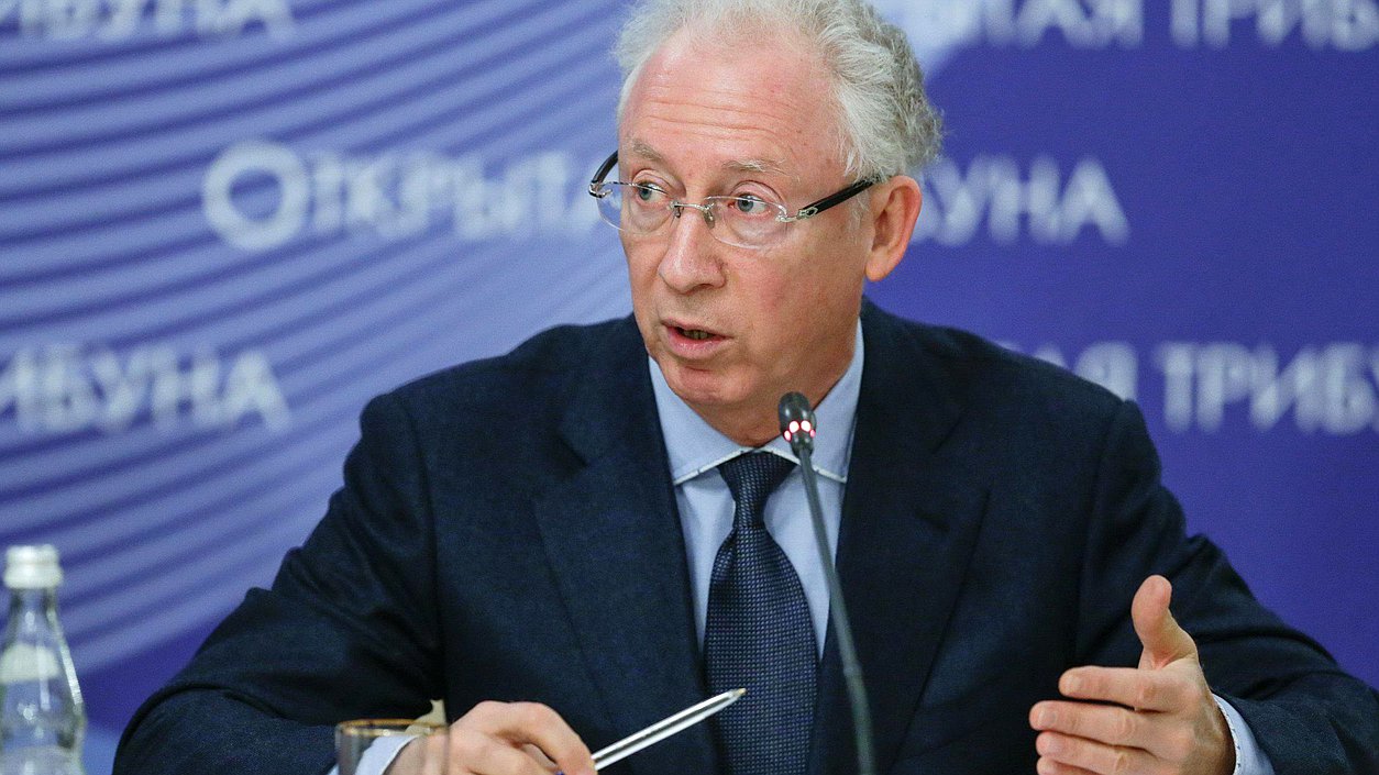 Заседание открытой трибуны на тему: "Цена на нефть и новые возможности российской экономики".